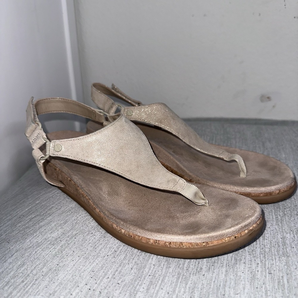 Vionic Women's Kirra II Sandal‎ 11 Gold Leather Thong Strap-back Comfort Wedged